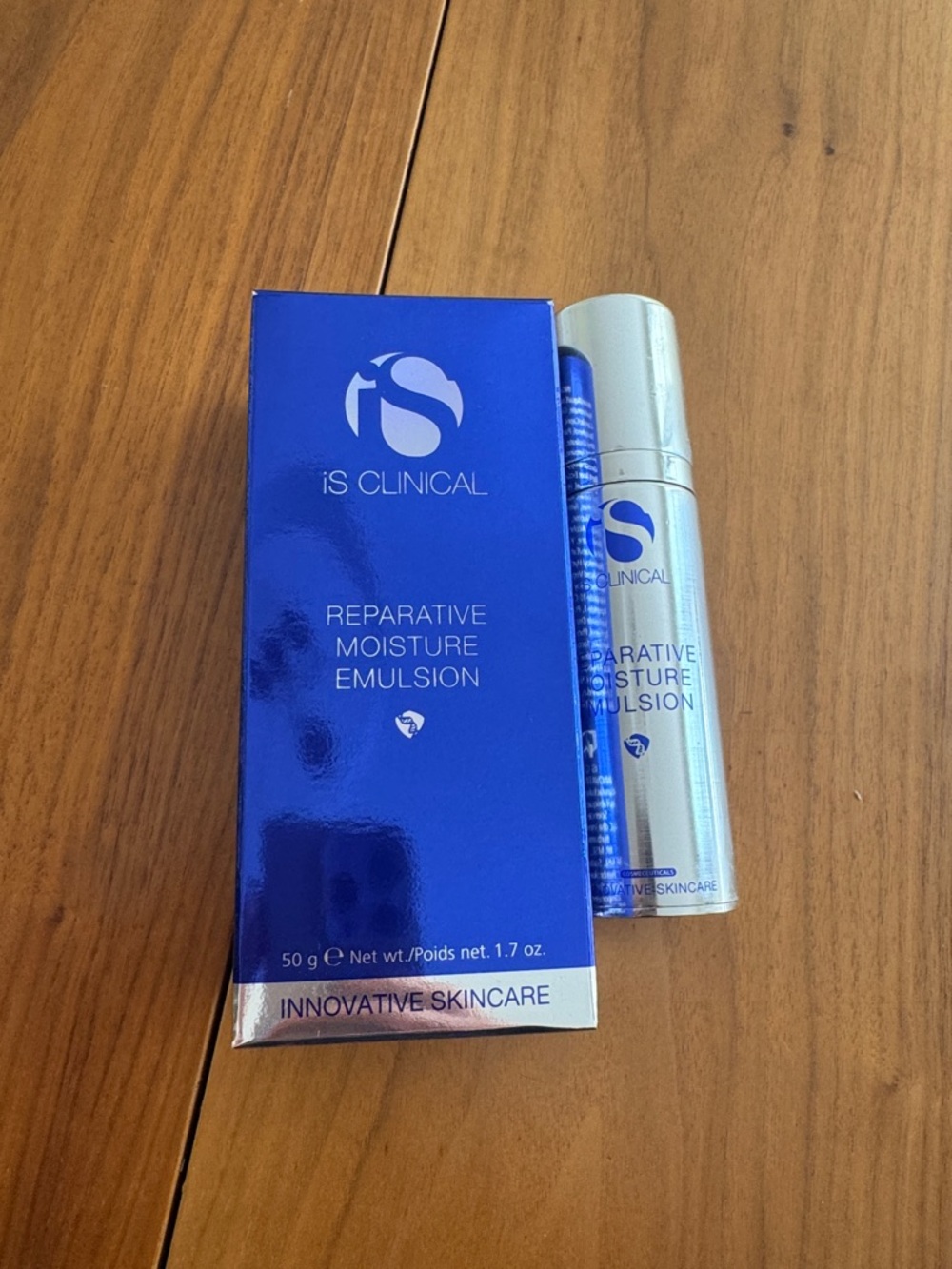 IS Clinical Reparative Moisture Emulsion Moisturizer